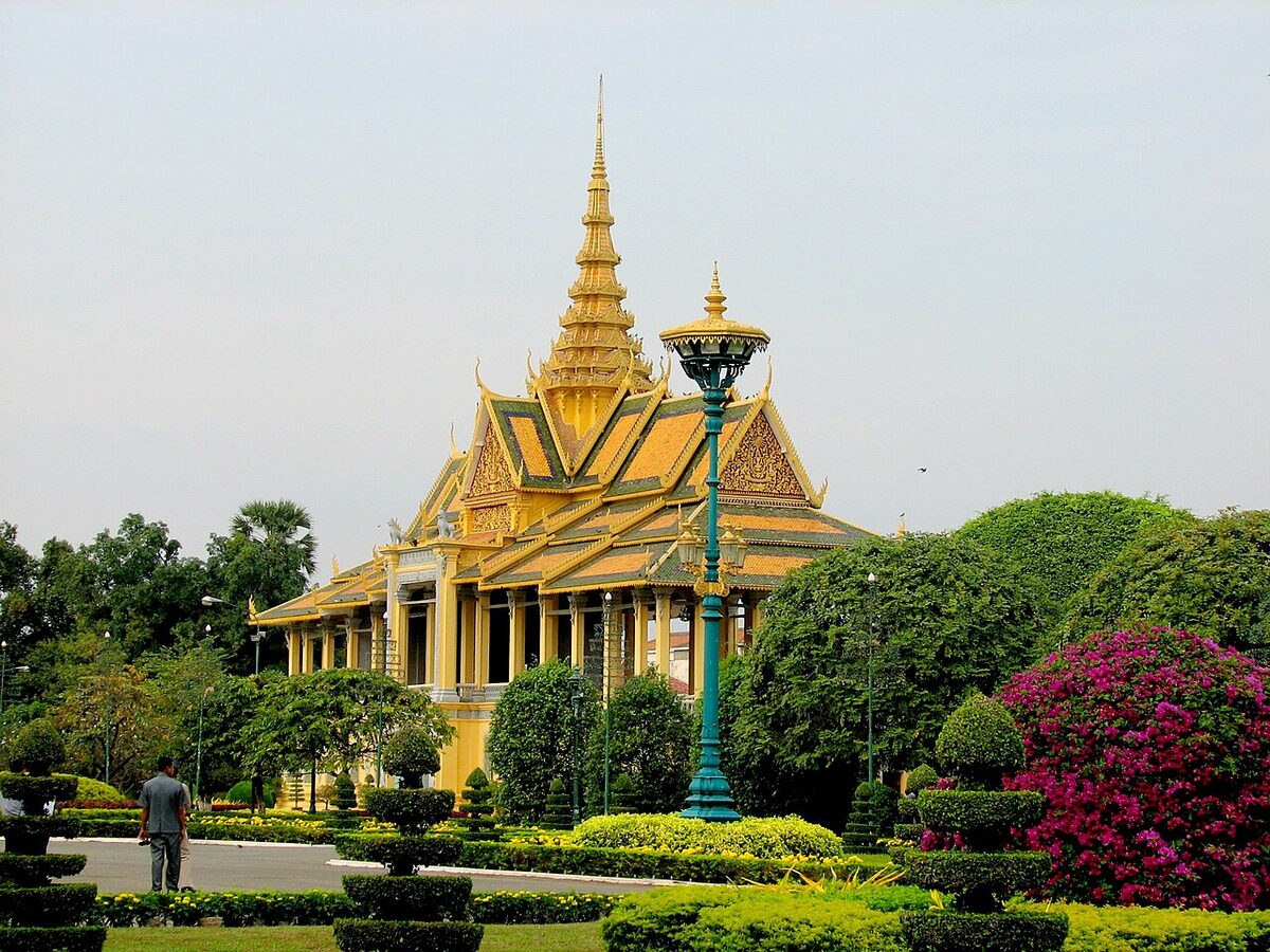 Royal Palace in Phnom Penh, destination for a private taxi from Siem Reap