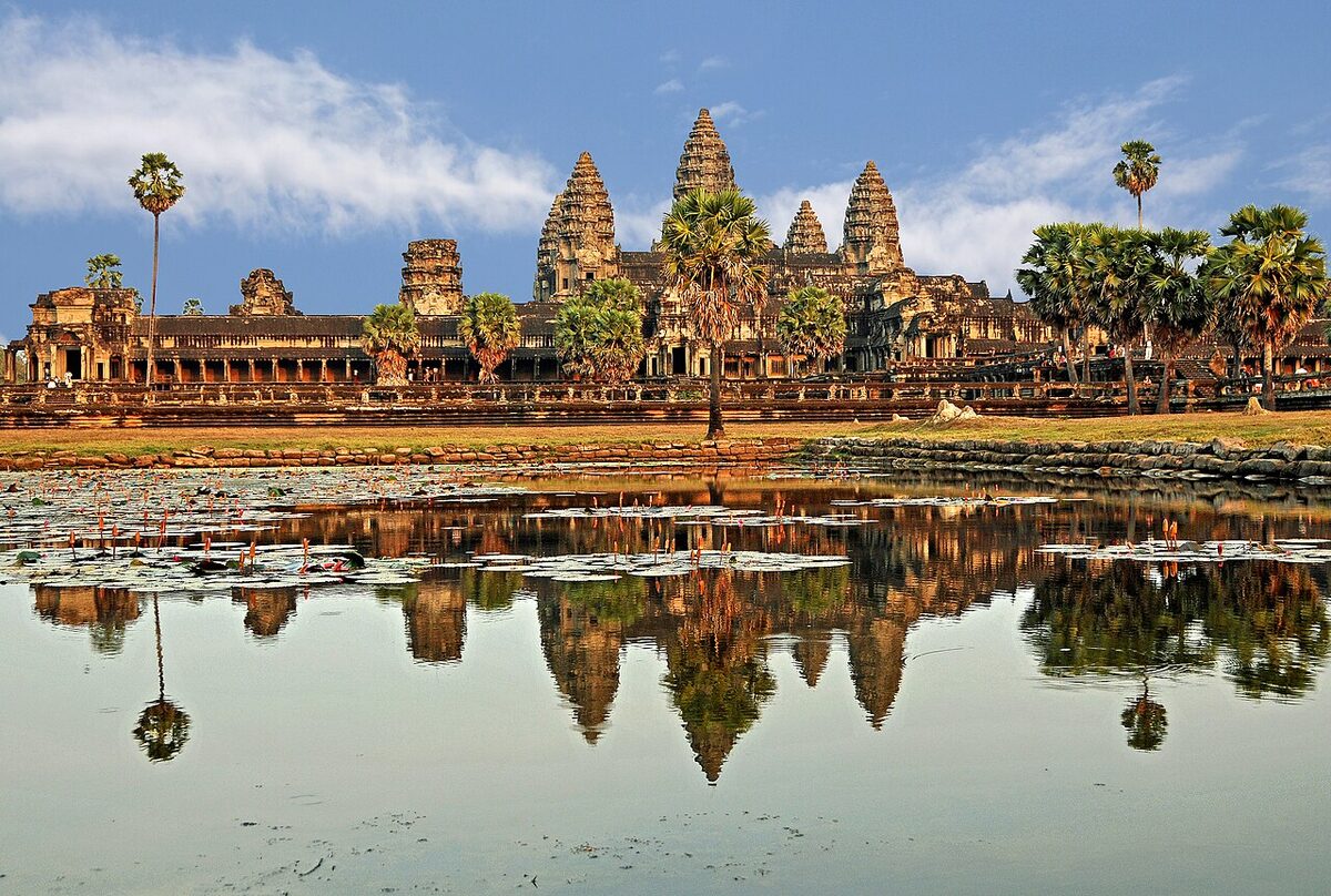 Angkor Wat in Siem Reap, destination for a private taxi from Phnom Penh